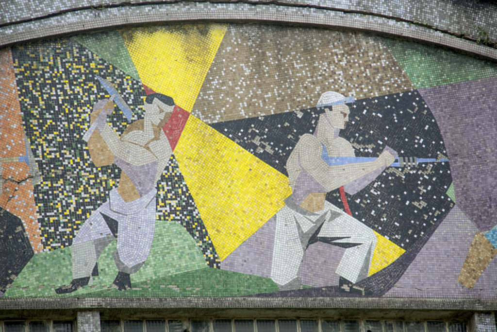 Mosaicos mineros en las instalaciones exteriores del Pozo Fondon. Langreo. Asturias 2017