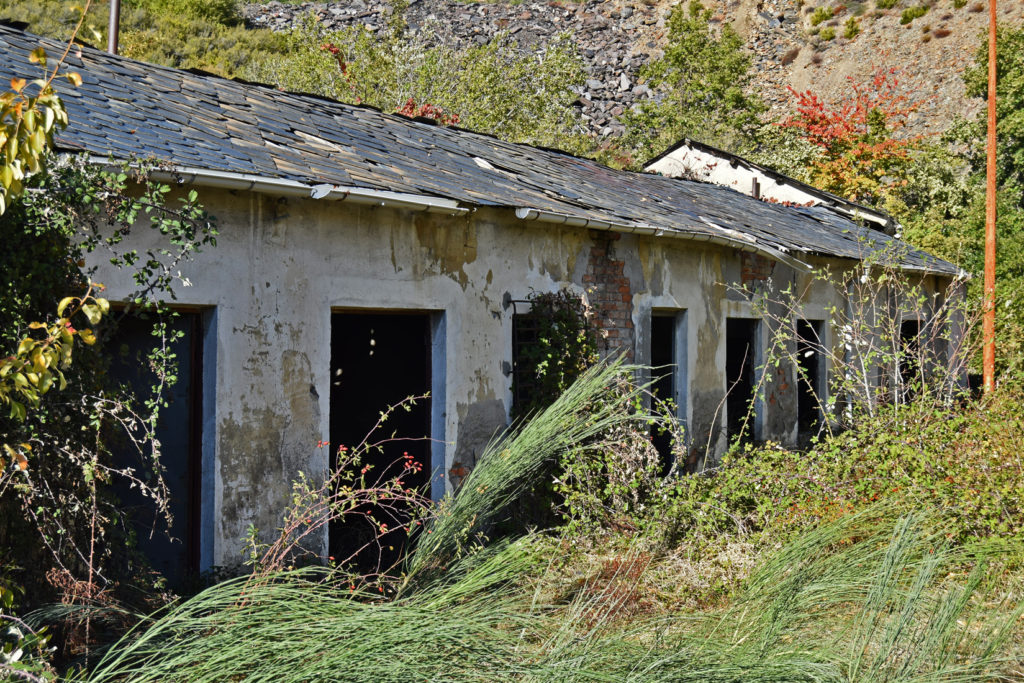 Talleres de las instalaciones abandonadas de Mina Jarrina. Fabero. Leon