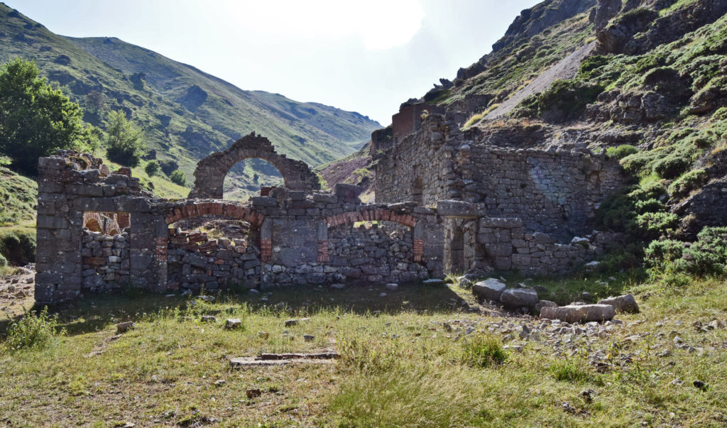 Instalaciones abandonadas de la Mina Divina Providencia. Villanueva de Pontedo. Carmenes. Leon 2018
