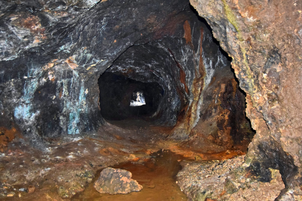 Galería principal en las instalaciones abandonadas de la Mina Divina Providencia. Villanueva de Pontedo. Carmenes. Leon 2018