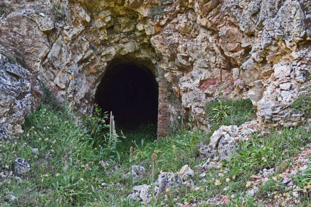 Galería secundaria en las instalaciones abandonadas de la Mina Divina Providencia. Villanueva de Pontedo. Carmenes. Leon 2018