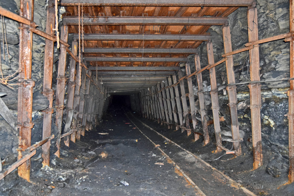 Segunda bocamina y plano inclinado de las instalaciones abandonadas de la Mina Sorbeda. Sorbeda del Sil. Leon 2018
