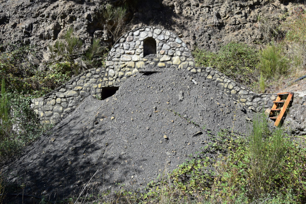 Tercera bocamina cegada de las instalaciones abandonadas de la Mina Sorbeda. Sorbeda del Sil. Leon 2018