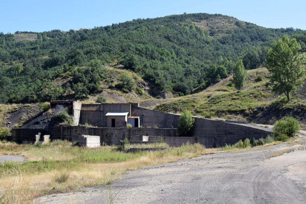 Vista general de las instalaciones abandonadas de la Mina La Valenciana. La Valcueva. Matallana de Torio. Leon 2018