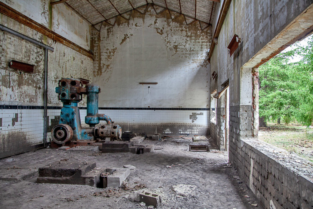 Sala de compresores de las instalaciones abandonadas del Pozo Ibarra. Ciñera. Leon 2019