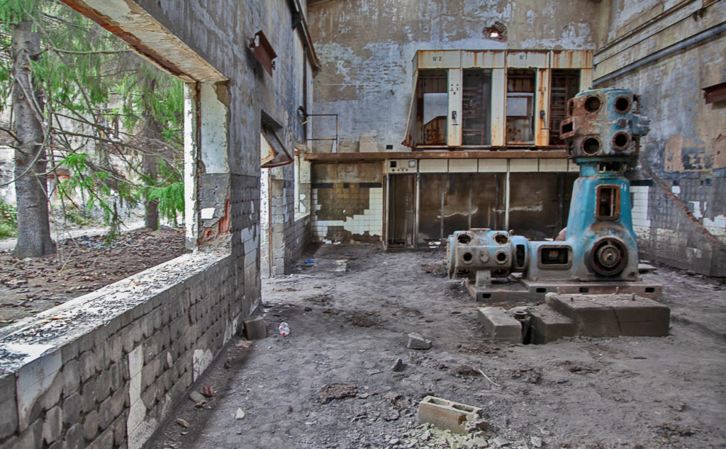 Sala de compresores de las instalaciones abandonadas del Pozo Ibarra. Ciñera. Leon 2019