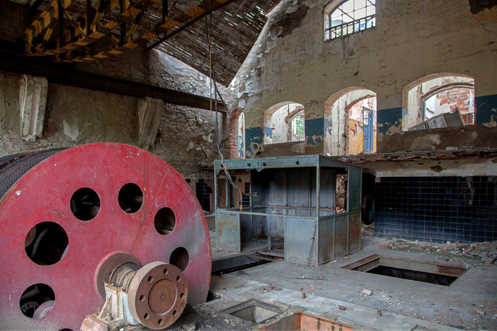 Sala de maquinas en las instalaciones abandonadas del Pozo Ibarra. Ciñera. Leon 2019