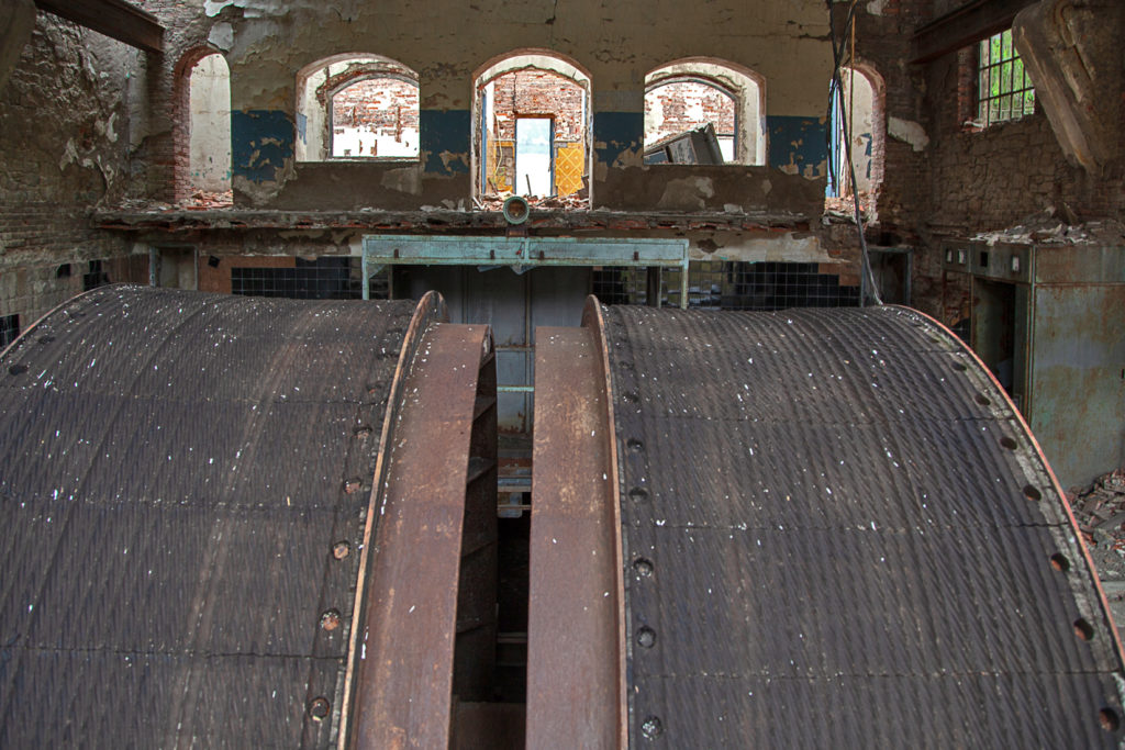 Sala de maquinas en las instalaciones abandonadas del Pozo Ibarra. Ciñera. Leon 2019