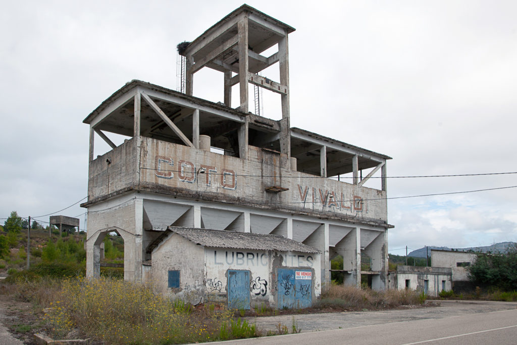 Antiguas tolvas de carga de Coto Vivaldi, San Miguel de Las Dueñas. Leon 2019