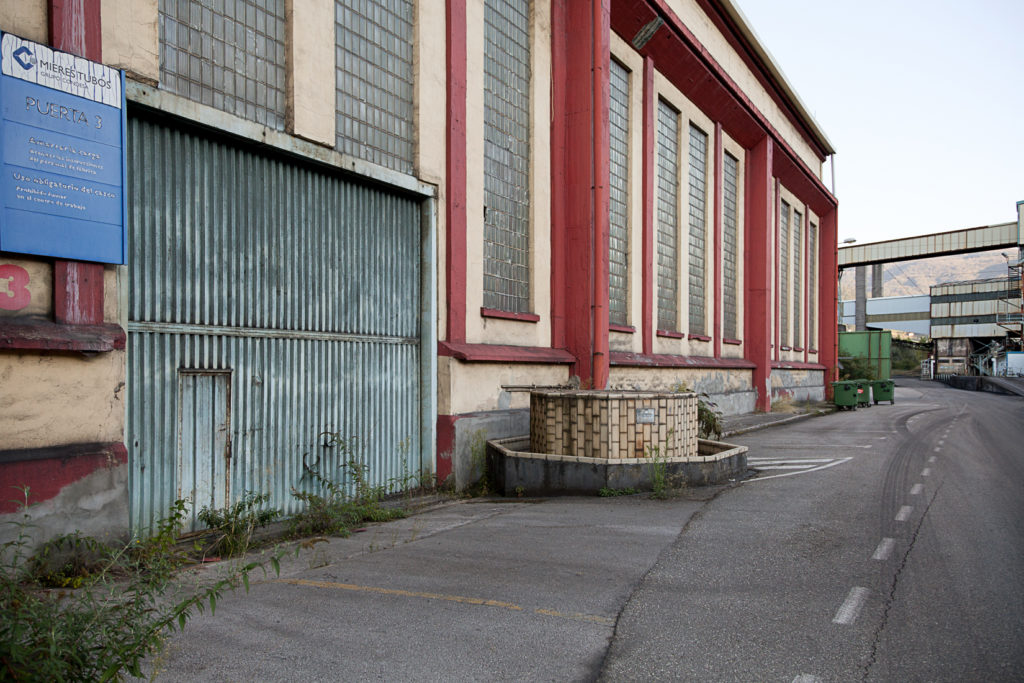 Instalaciones cerradas de Fabrica de Mieres Tubos. Grupo Condesa. Mieres. Asturias 2018