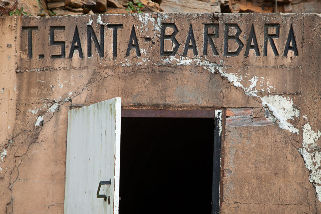 Tunel Santa Barbara de las instalaciones abandonadas de la mina de Antracitas de Brañuelas. Torre del Bierzo. Leon 2019