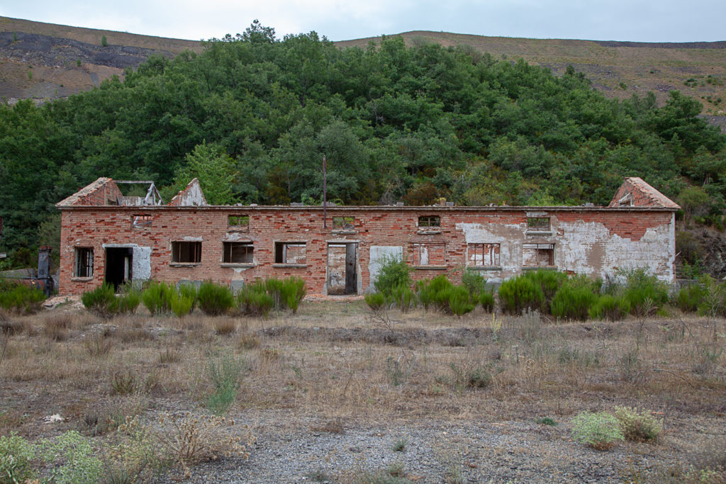 Instalaciones abandonadas del Pozo Ibarra. Ciñera. Leon 2019