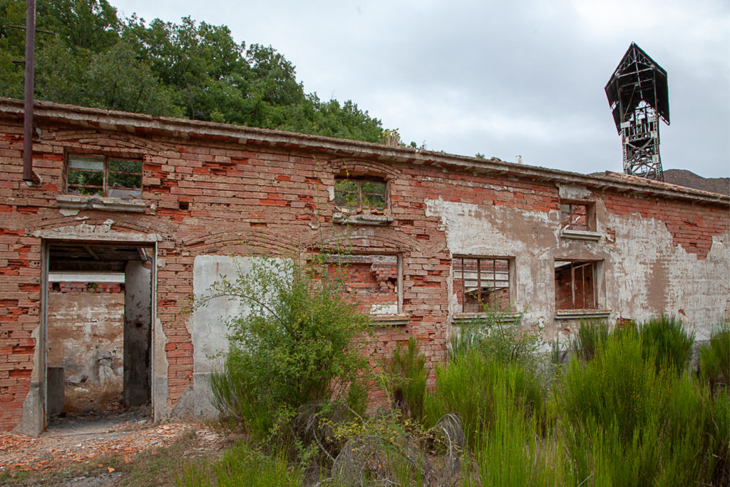 Instalaciones abandonadas del Pozo Ibarra. Ciñera. Leon 2019