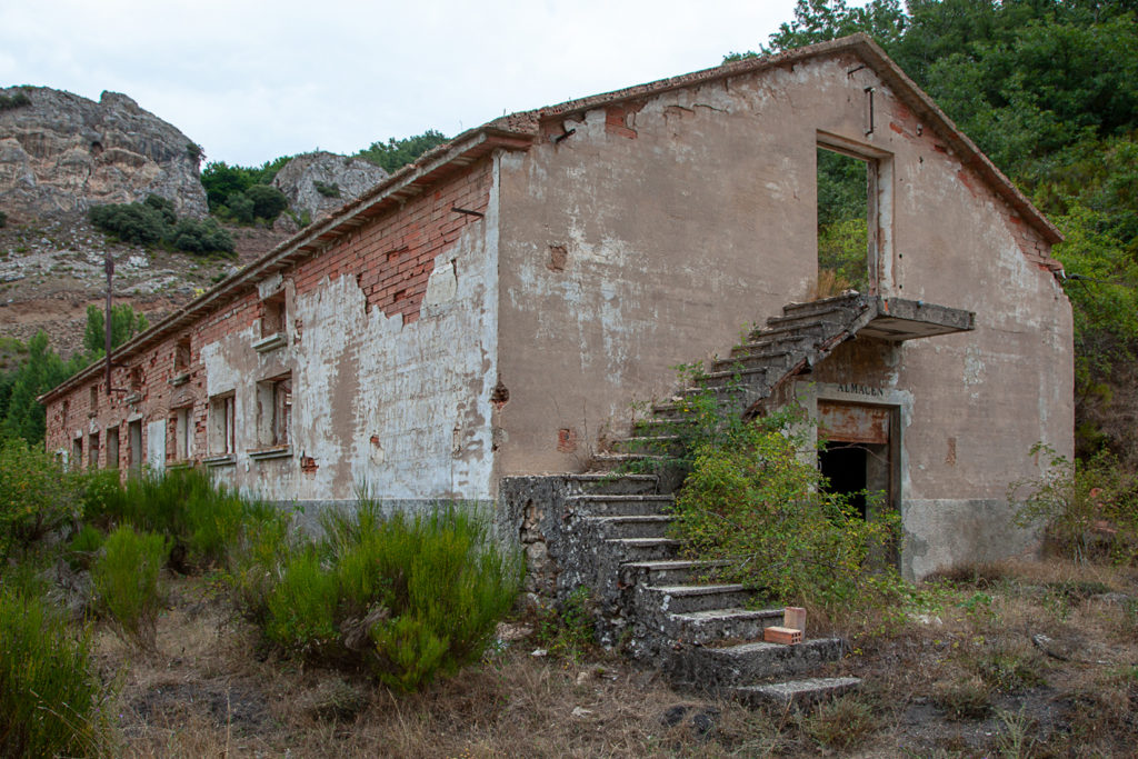 Instalaciones abandonadas del Pozo Ibarra. Ciñera. Leon 2019