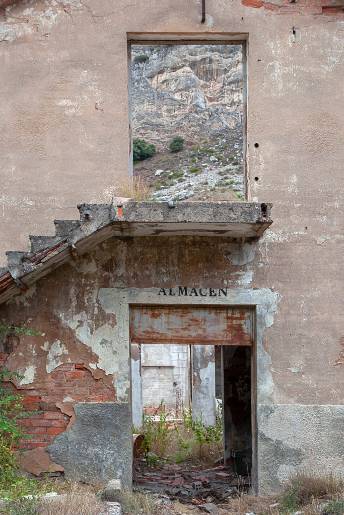 Instalaciones abandonadas del Pozo Ibarra. Ciñera. Leon 2019