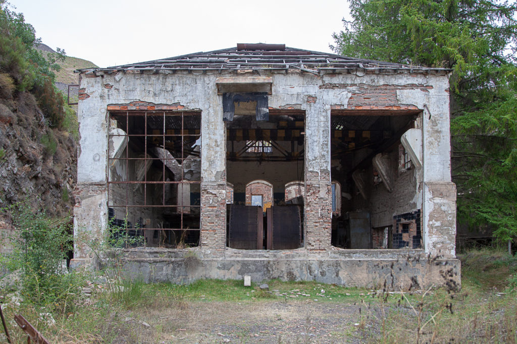 Sala de maquinas en las instalaciones abandonadas del Pozo Ibarra. Ciñera. Leon 2019