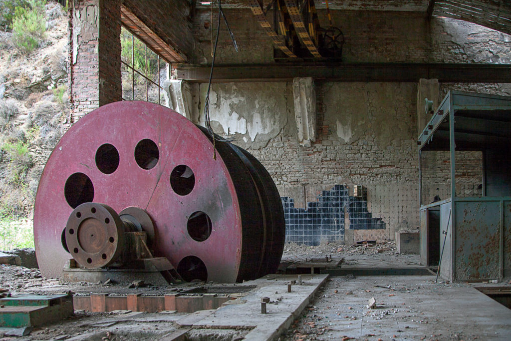 Sala de maquinas de las Instalaciones abandonadas del Pozo Ibarra. Ciñera. Leon 2019