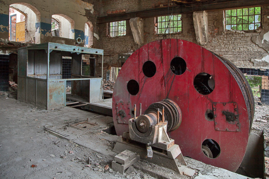 Sala de maquinas de las instalaciones abandonadas del Pozo Ibarra. Ciñera. Leon 2019