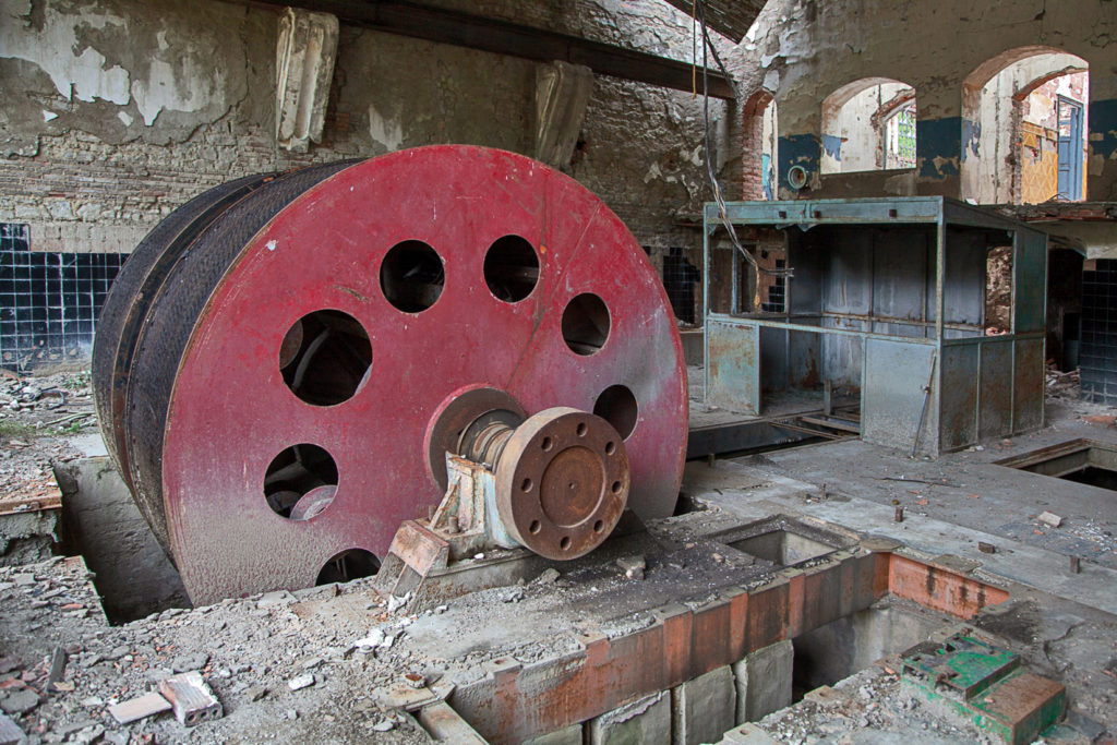 Sala de maquinas de las instalaciones abandonadas del Pozo Ibarra. Ciñera. Leon 2019