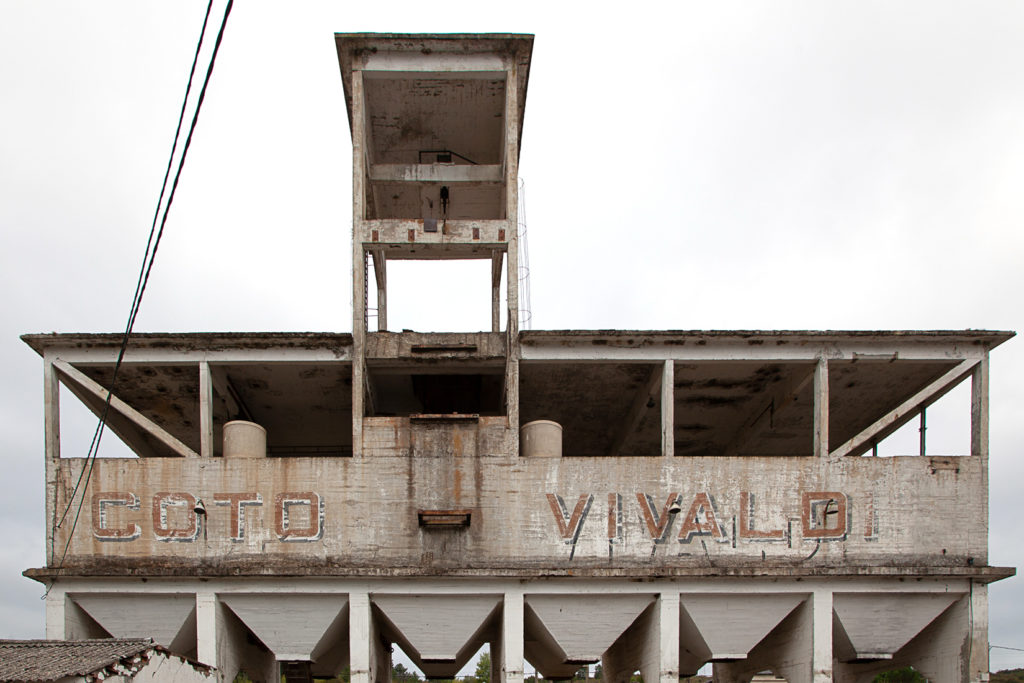 Antiguas tolvas de carga de Coto Vivaldi, San Miguel de Las Dueñas. Leon 2019