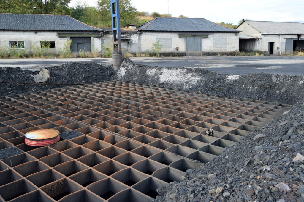 Tolva de descarga de las instalaciones abandonadas del Pozo Alicia. Fabero. León 2018