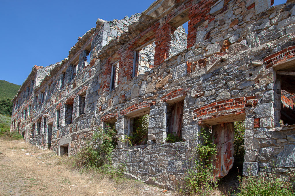 Restos del Poblado Minero de La Piela, en la antigua mina de Wolframio