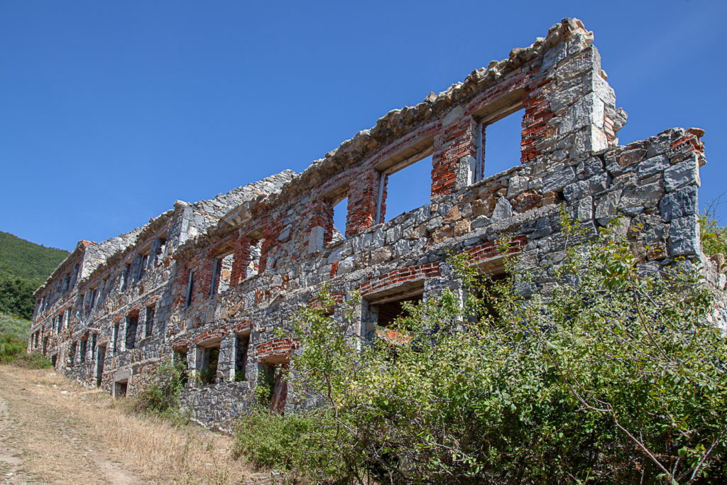 Restos del Poblado Minero de La Piela, en la antigua mina de Wolframio de Peña Do Seo. León 2019