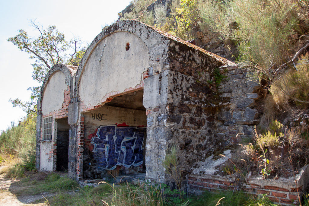 Restos del lavadero de la mina de Wolframio de la Peña del Seo. Cadafresnas. León 2019