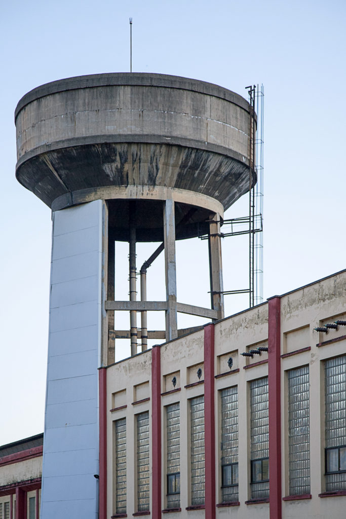 Instalaciones cerradas de Fabrica de Mieres Tubos. Grupo Condesa. Mieres. Asturias 2018