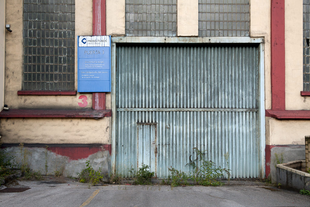 Instalaciones cerradas de Fabrica de Mieres Tubos. Grupo Condesa. Mieres. Asturias 2018