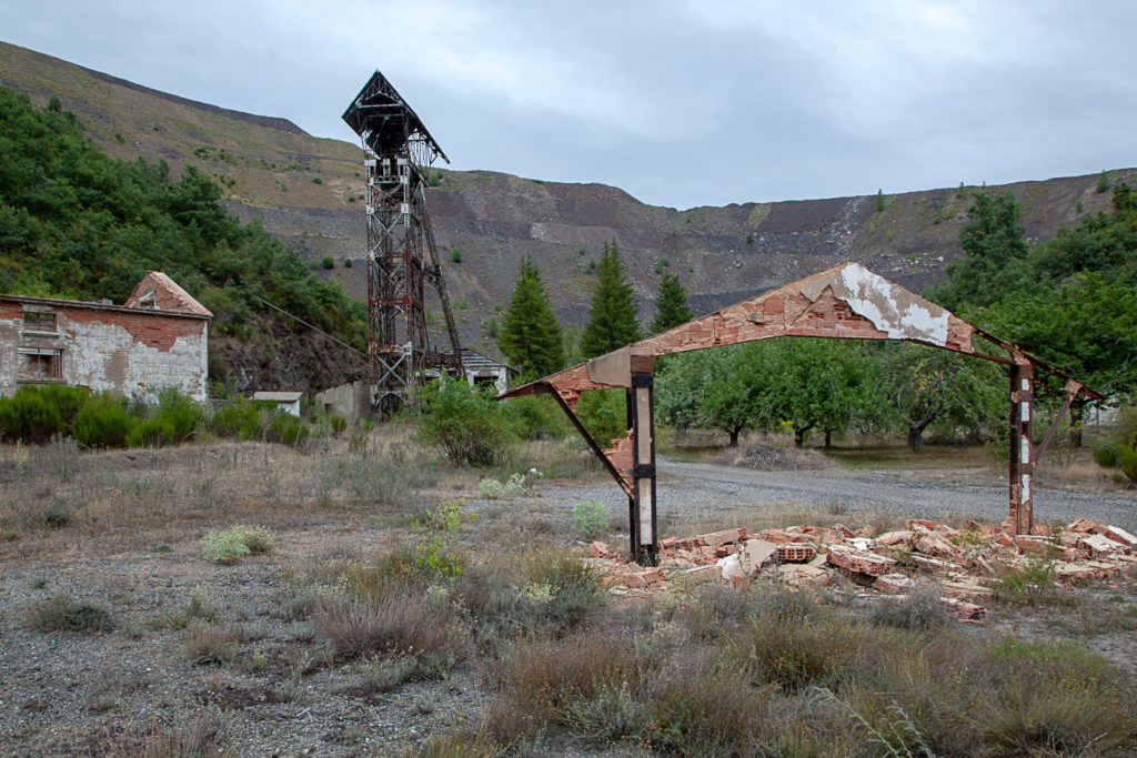 Instalaciones abandonadas del Pozo Ibarra. Ciñera. Leon 2019