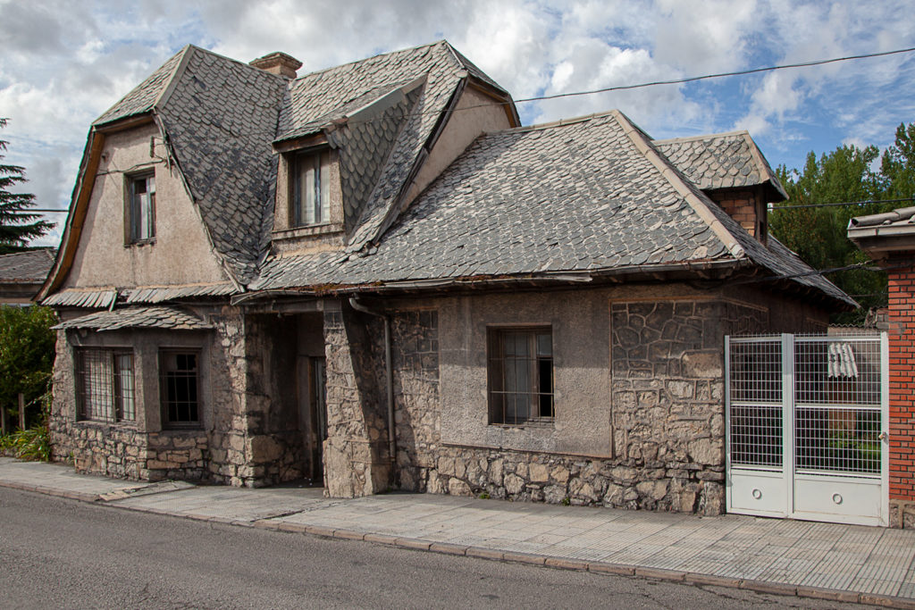Antigua casa del medico. La Robla. Leon 2019