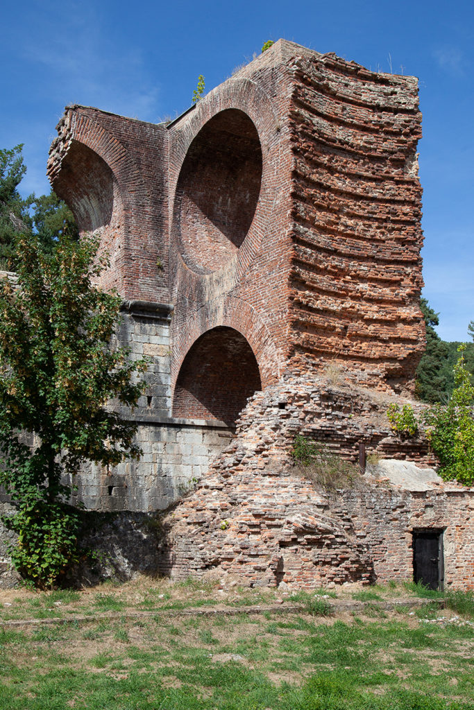 Restos de los altos hornos de La Ferrería de San Blas. Sabero. León 2019