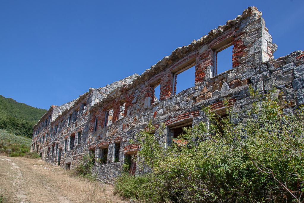 Restos del Poblado Minero de La Piela, en la antigua mina de Wolframio de Peña Do Seo. León 2019