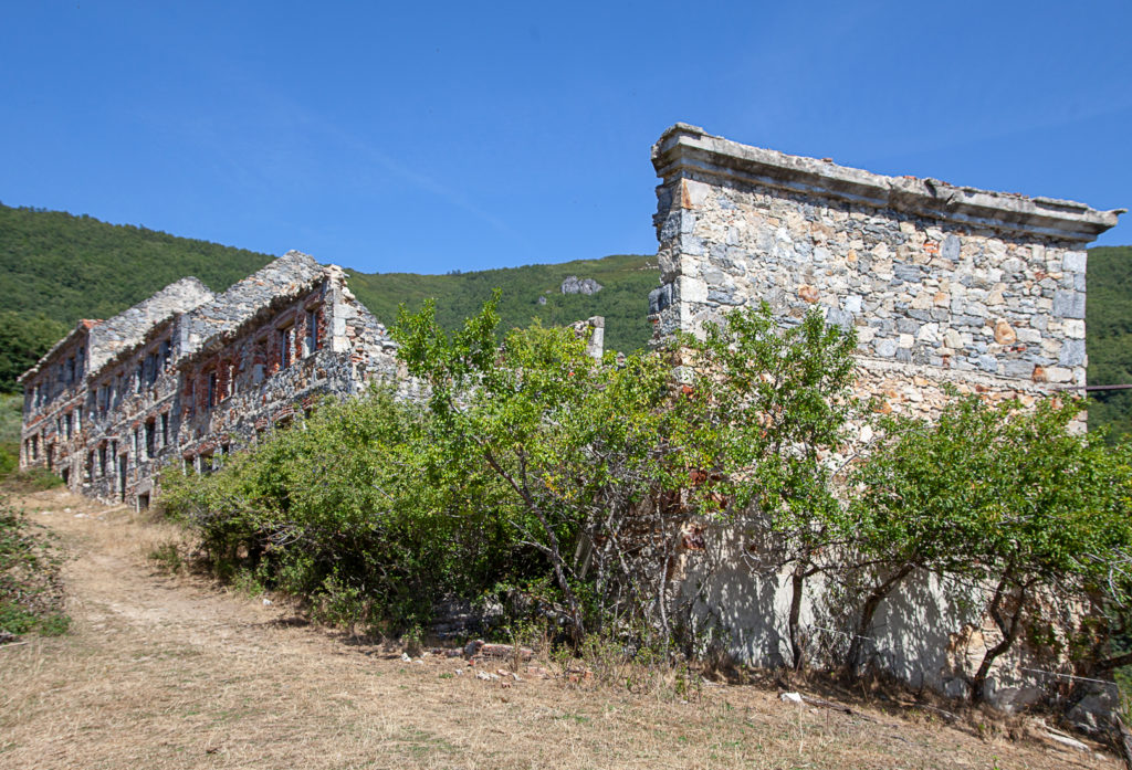 Restos del Poblado Minero de La Piela, en la antigua mina de Wolframio de Peña Do Seo. León 2019