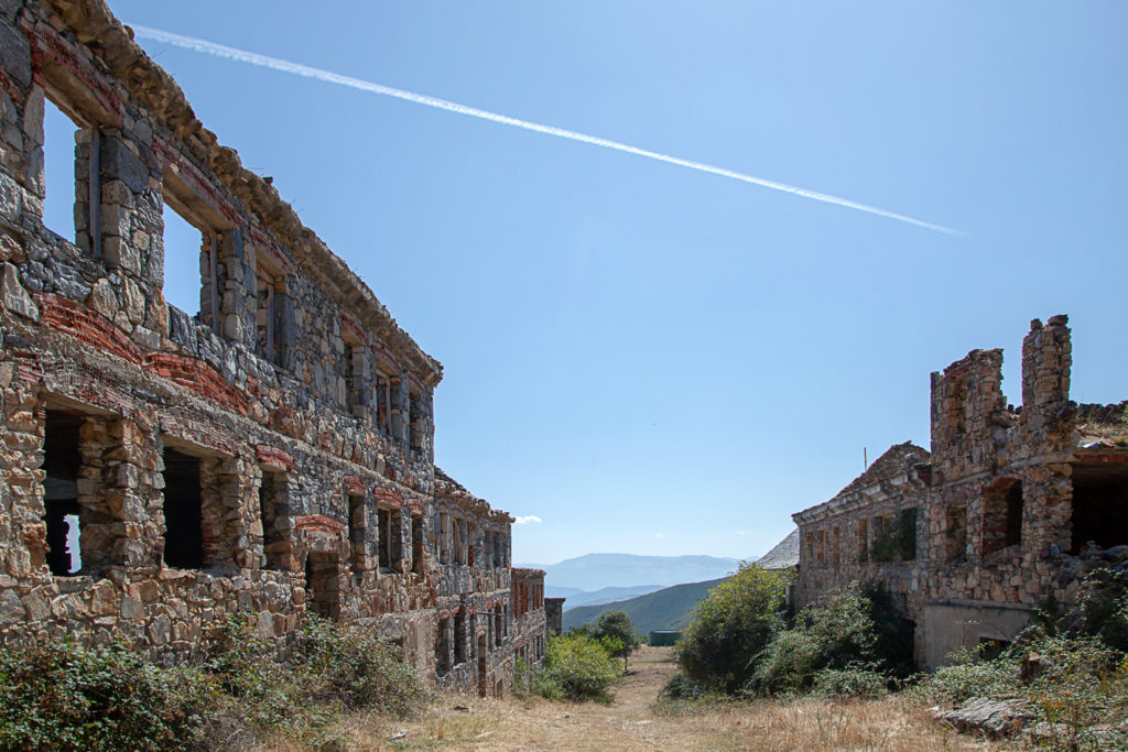 Restos del Poblado Minero de La Piela, en la antigua mina de Wolframio de Peña Do Seo. León 2019