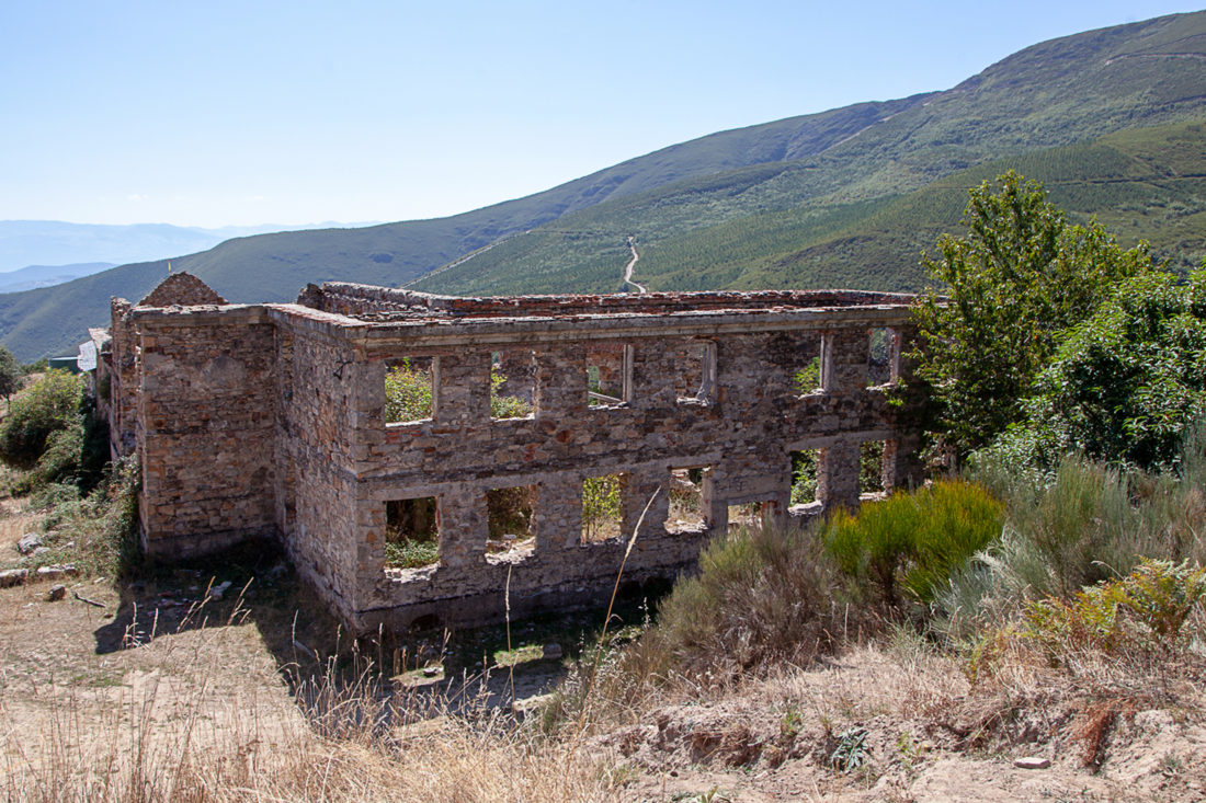 Archivo Historico Minero Restos del Poblado Minero de La Piela, en la