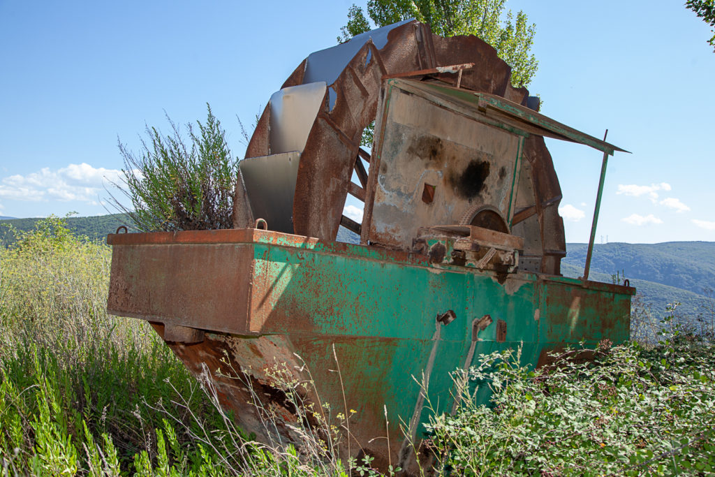 Maquinaria abandonada de la Mina Antonina. Requejo. León 2019