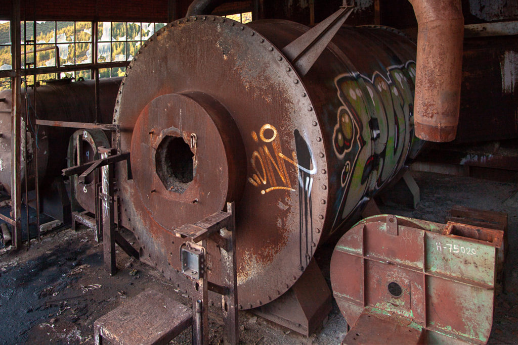 Antiguo molino y horno de calcinación de la mina de hierro de Coto Minero Wagner. Onamio. León 2019