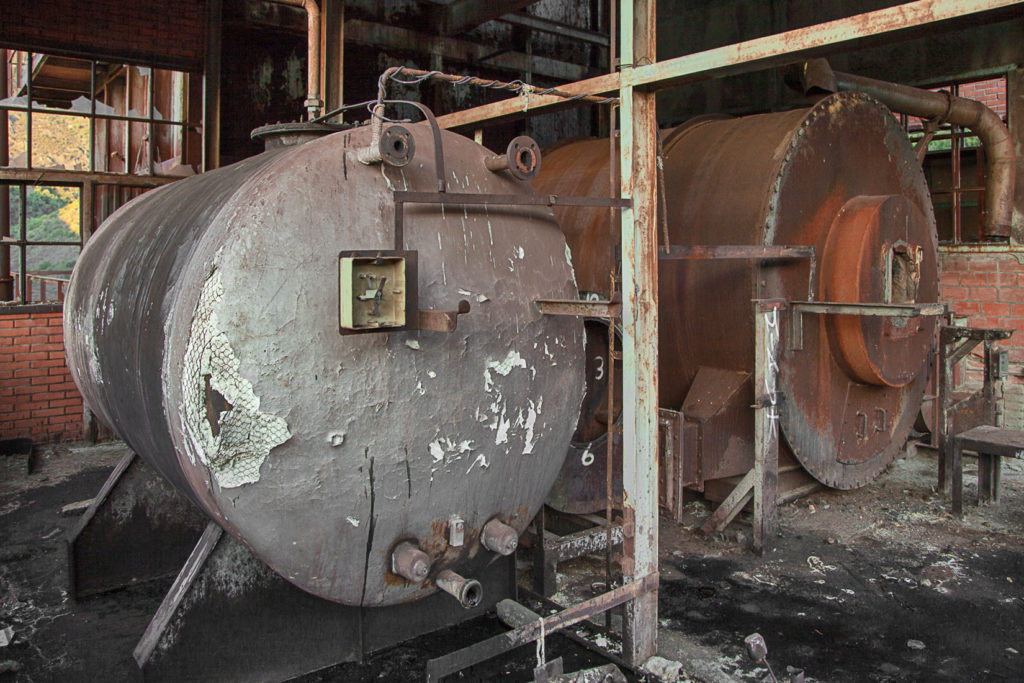 Antiguo molino y horno de calcinación de la mina de hierro de Coto Minero Wagner. Onamio. León 2019