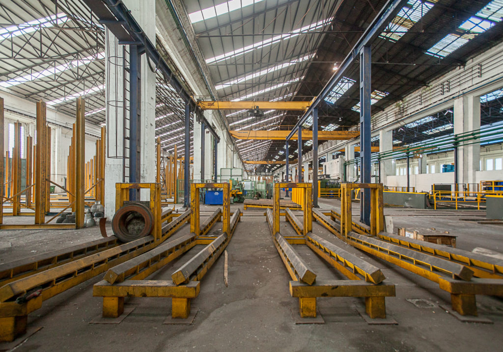 Instalaciones cerradas de Fabrica de Mieres Tubos. Grupo Condesa. Mieres. Asturias 2018