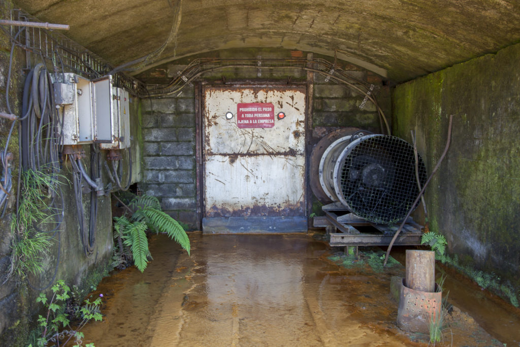 Instalaciones abandonadas de la Mina Salgueiro. Grupo Salgueiro. Torre del Bierzo. León 2019