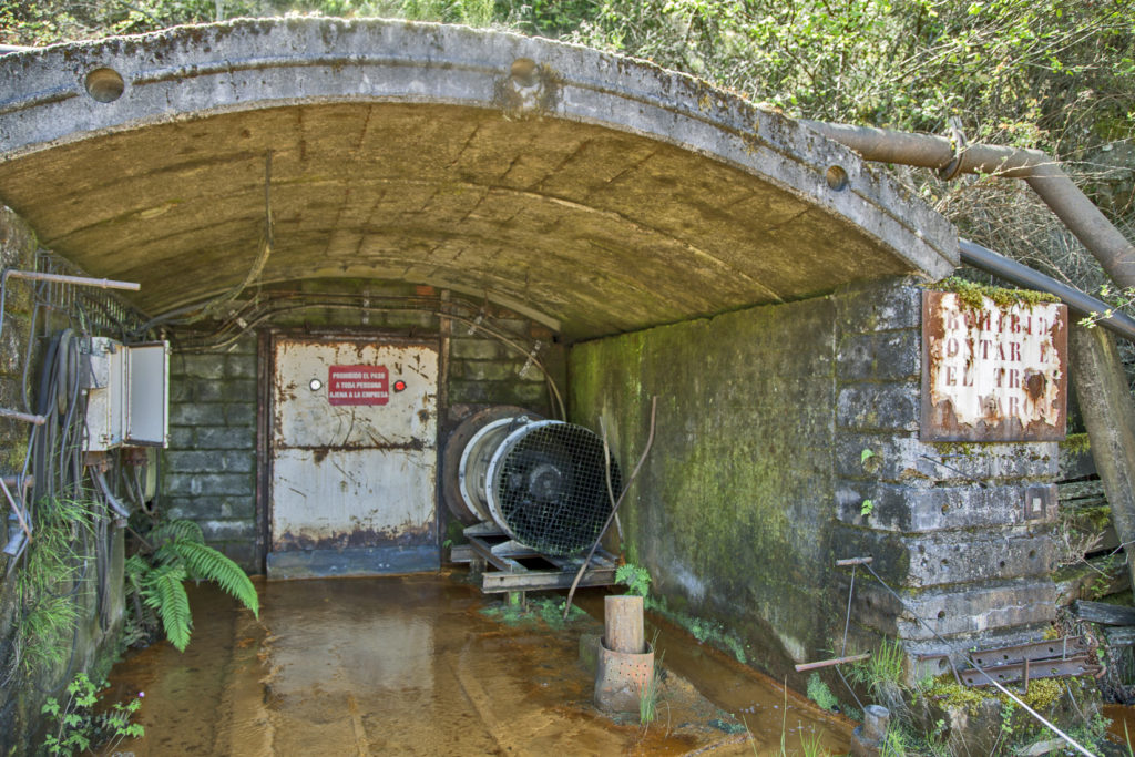 Instalaciones abandonadas de la Mina Salgueiro. Grupo Salgueiro. Torre del Bierzo. León 2019
