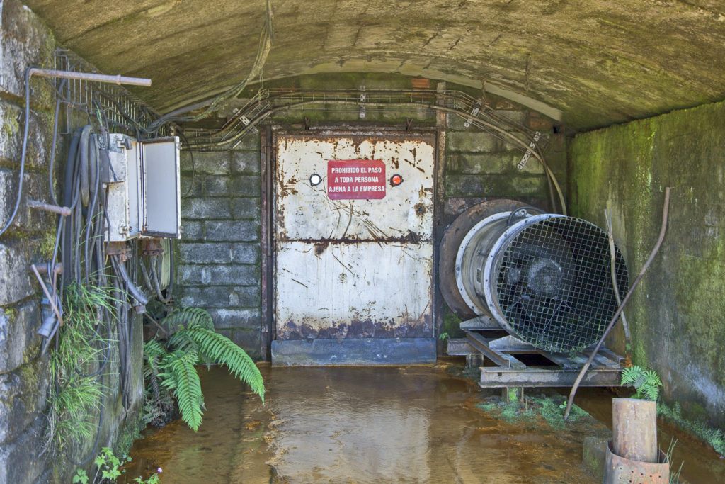 Instalaciones abandonadas de la Mina Salgueiro. Grupo Salgueiro. Torre del Bierzo. León 2019