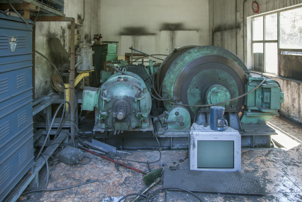Sala de máquinas de las instalaciones abandonadas de la Mina Salgueiro. Grupo Salgueiro. Torre del Bierzo. León 2019