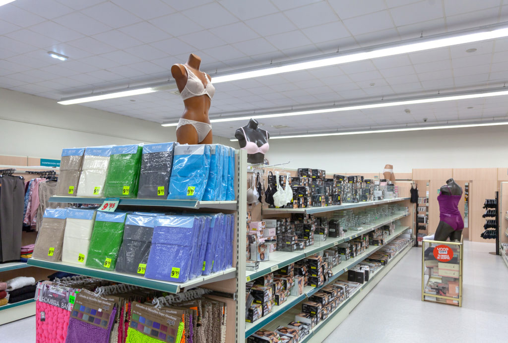 Supermercado El Economato. Antiguo economato de Hunosa. Sama. Langreo. Asturias 2019