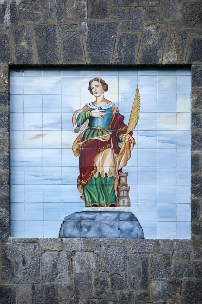 Mural de azulejo con la imagen de Santa Bárbara. Villablino. León 2017