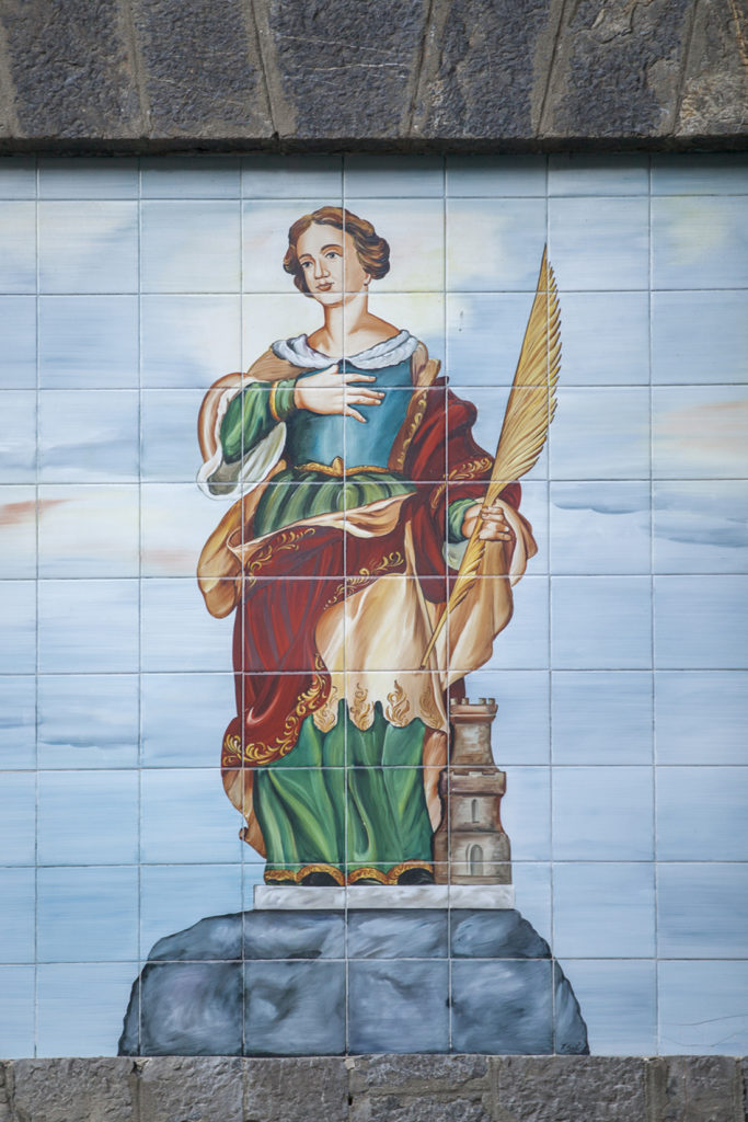 Mural de azulejo con la imagen de Santa Bárbara. Villablino. León 2017