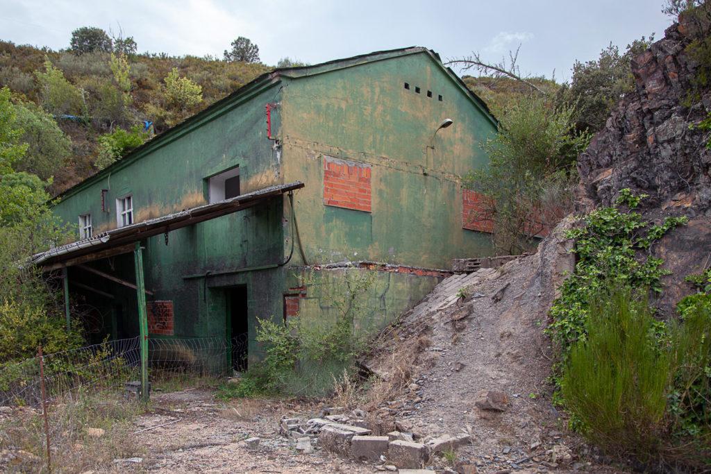 Instalaciones abandonadas de la Mina Campomanes Hermanos. Torre del Bierzo. León 2019