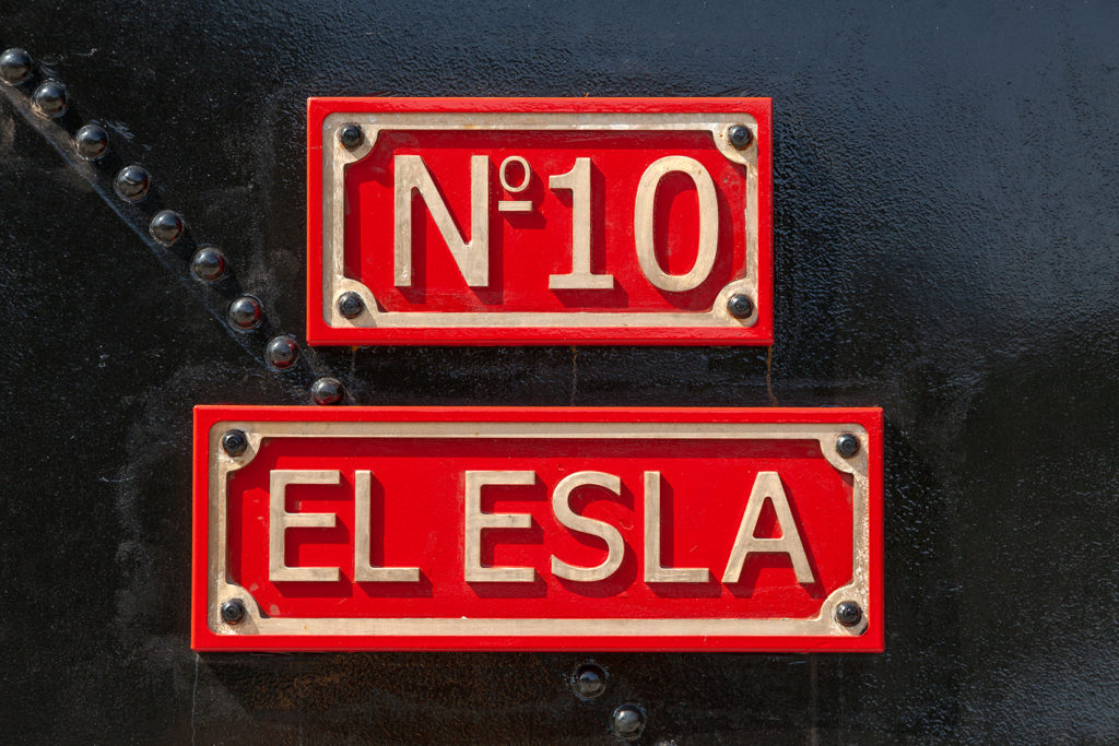 Locomotora restaurada El Esla Nº 10, a la entrada del Museo de la Siderurgia y la Minería de Castilla y León. Sabero. León 2019